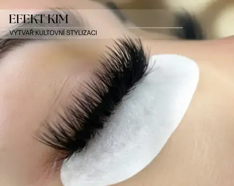 Efekt Kim – Jak krok za krokem vytvořit ikonický efekt na řasách?
