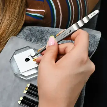 Pinzeta na řasy Noble Volume PRO 4 - L, 85°