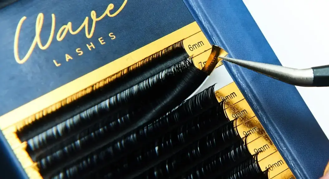 Paletky řas s technologií Easy Peel – co si o nich myslí lash stylistky?
