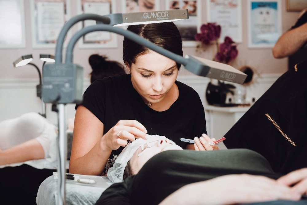 Kurs przedłużania rzęs metodą  1:1 