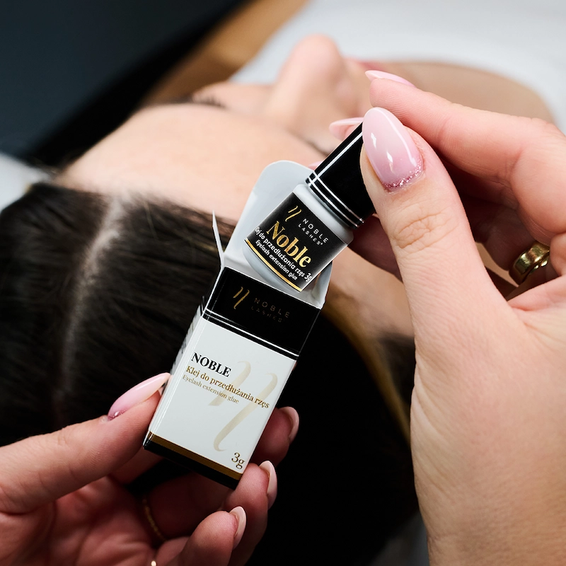 Noble lepidlo na řasy