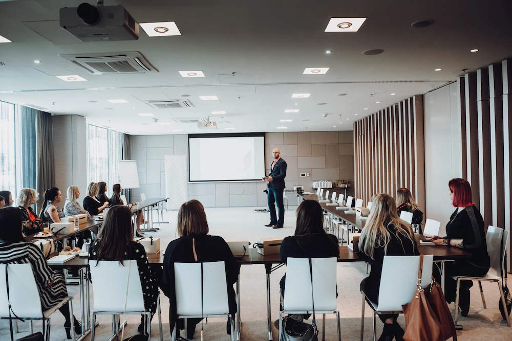 Prezentace a školení Noble Lashes pro stylistky řas