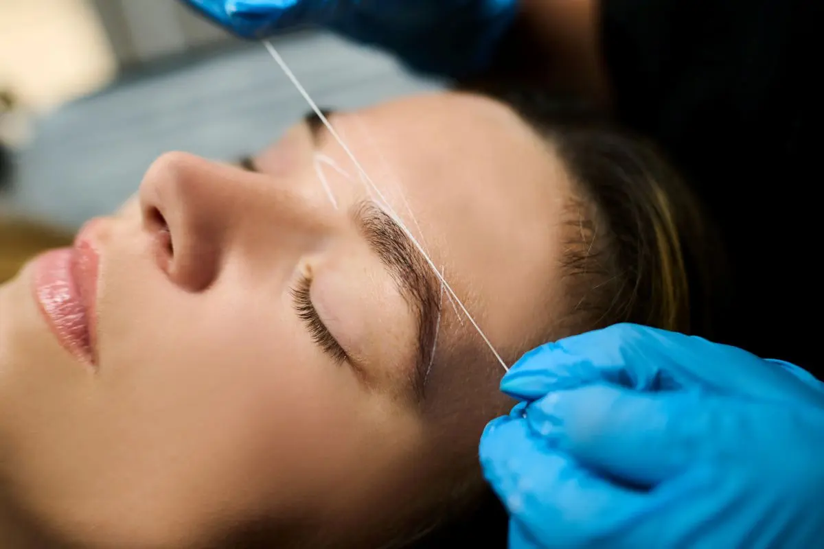 Symetrie obočí Symetrie obočí