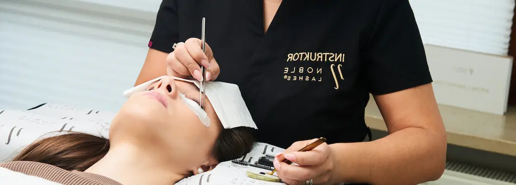 Kosmetický salon doma – Vyplatí se to? Výhody a nevýhody práce podle vlastních pravidel